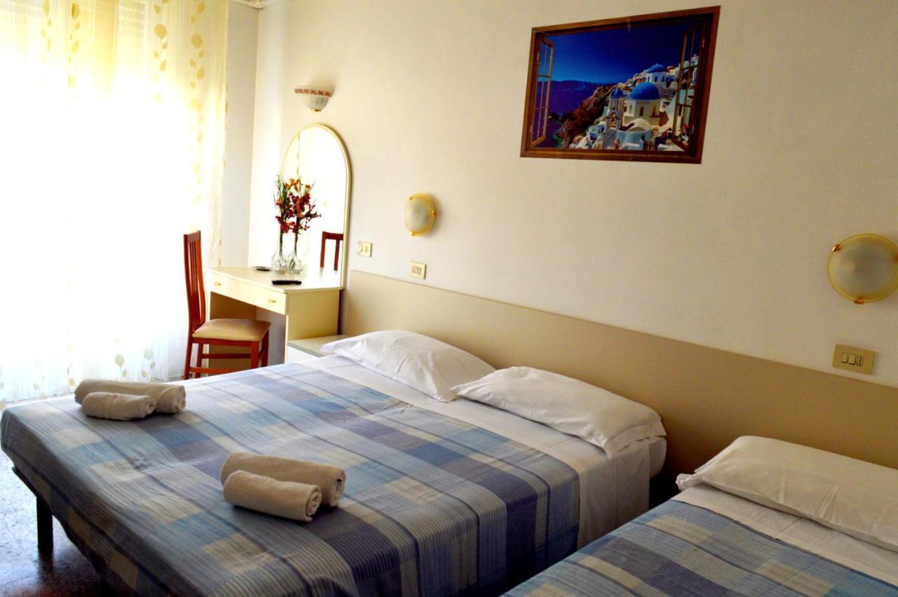 Hotel Cirene Rimini Exterior foto