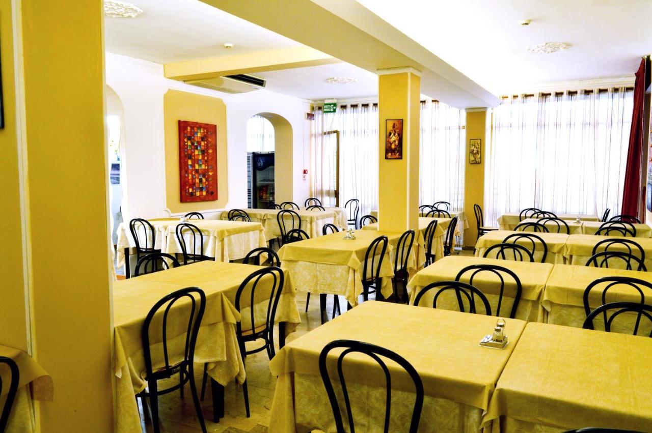 Hotel Cirene Rimini Exterior foto