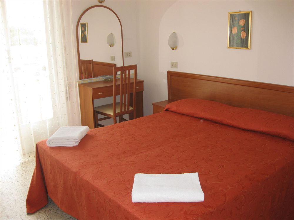 Hotel Cirene Rimini Exterior foto