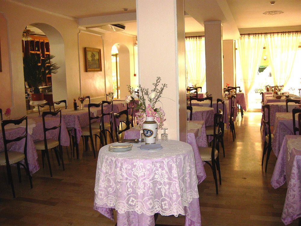 Hotel Cirene Rimini Exterior foto