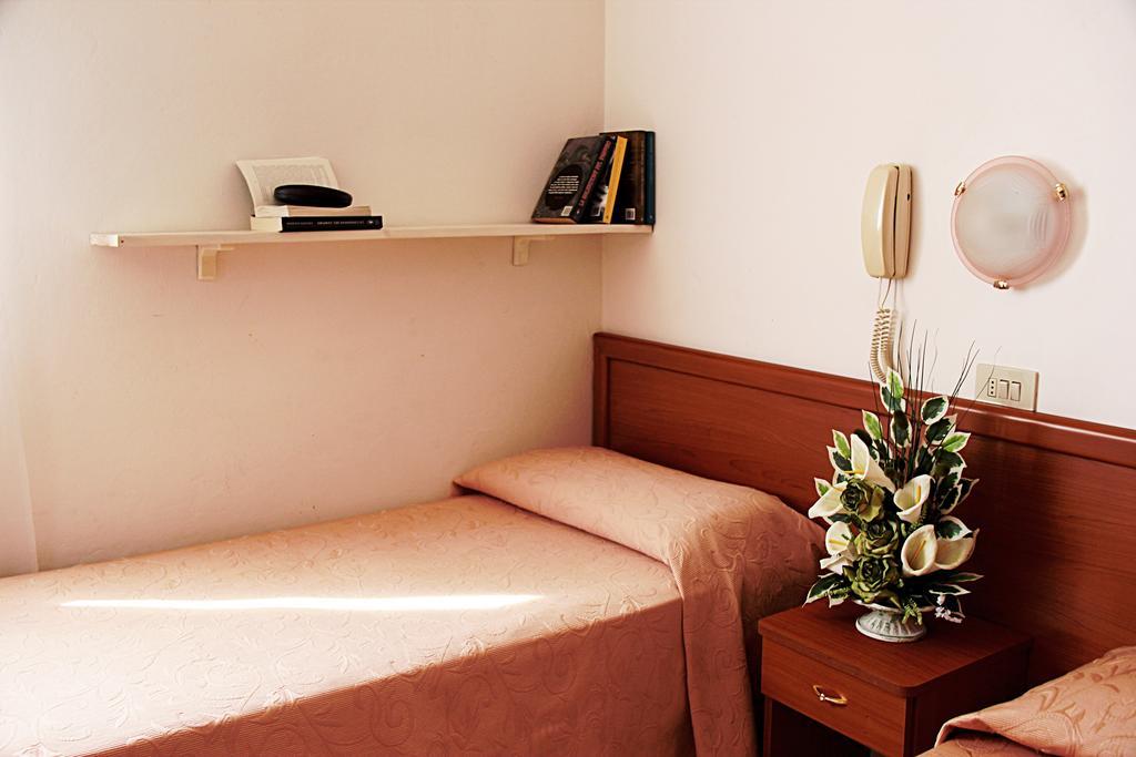 Hotel Cirene Rimini Zimmer foto